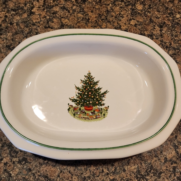 Pfaltzgraff Holiday Heritage Oval Vegetable Bowl - Picture 1 of 5